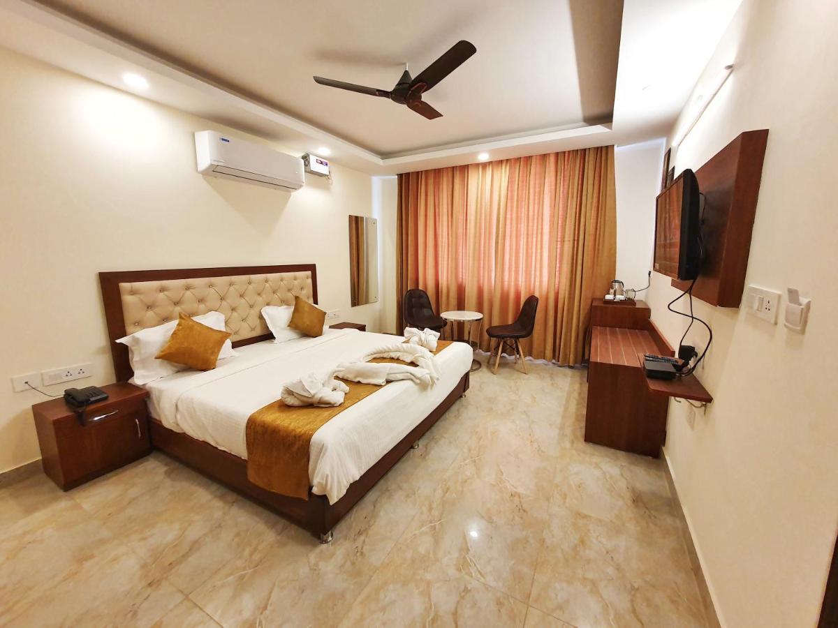 The Park Residency Hotel Дехрадун Екстериор снимка
